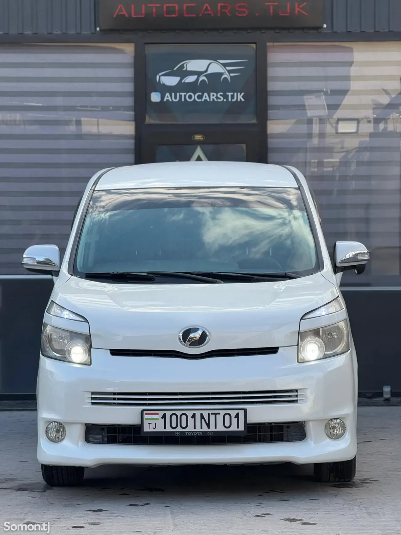 Toyota Voxy 2007 · 1.8 AT