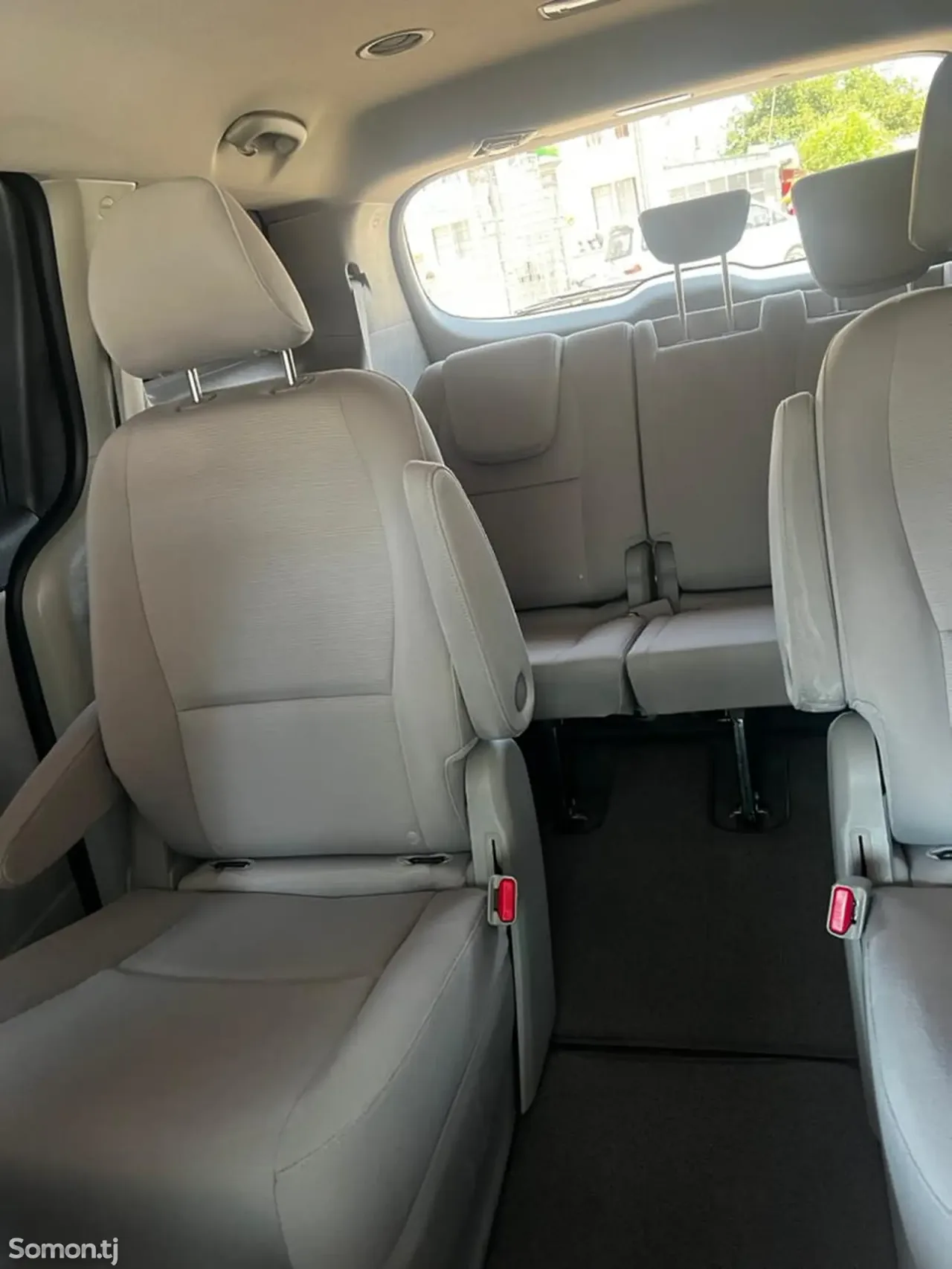 Kia Carnival 2015 · 3.3 AT