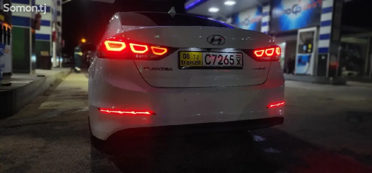 Hyundai Elantra 2017 · 2.0 AT
