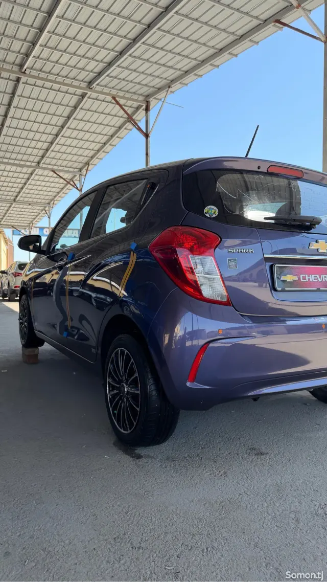 Chevrolet Spark 2016 · 1.1 AT