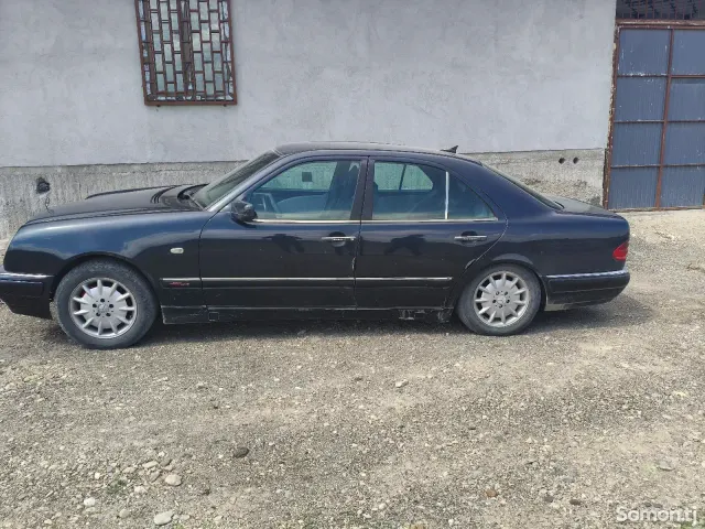 Mercedes-Benz E class 1996 · 3.2 AT