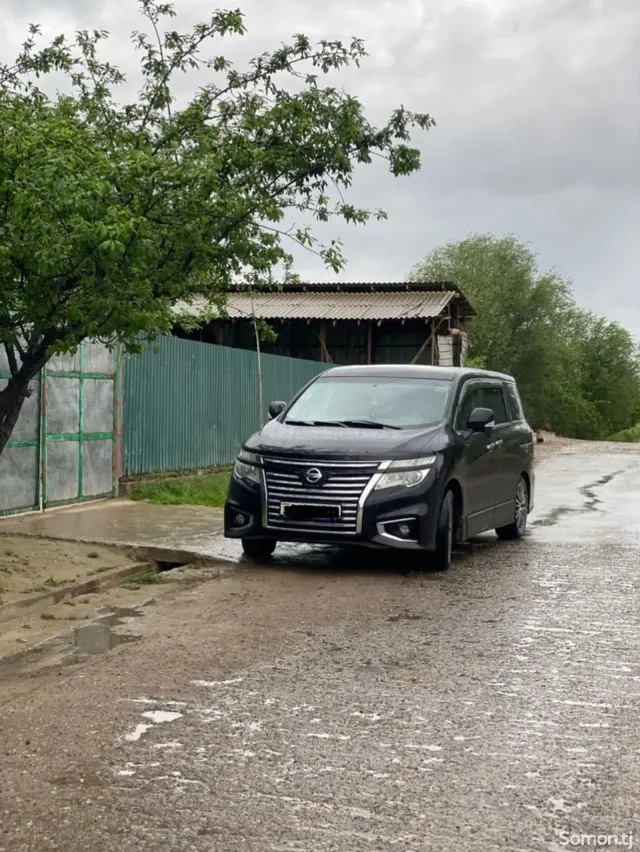 Nissan Elgrand 2015 · 2.5 AT