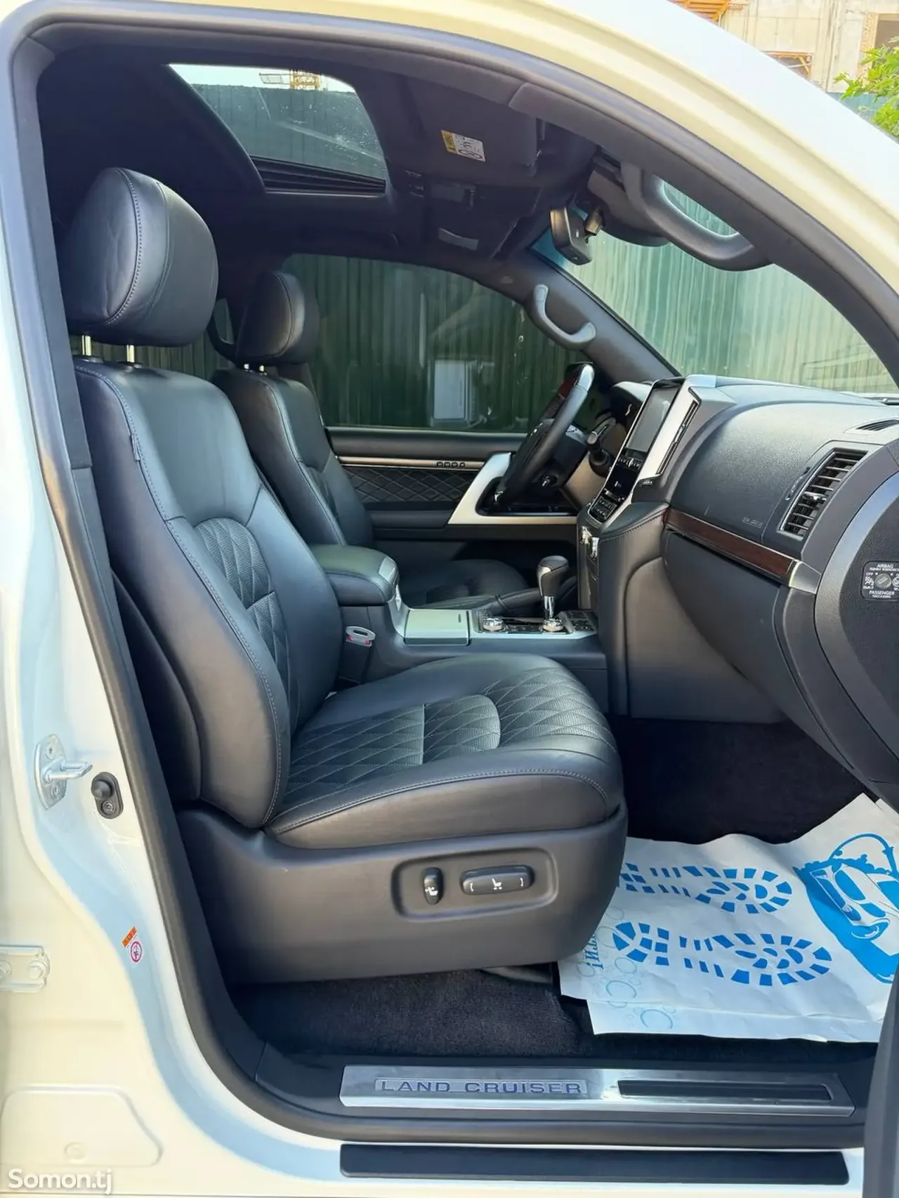 Toyota Land Cruiser 2019 · 4.6 AT