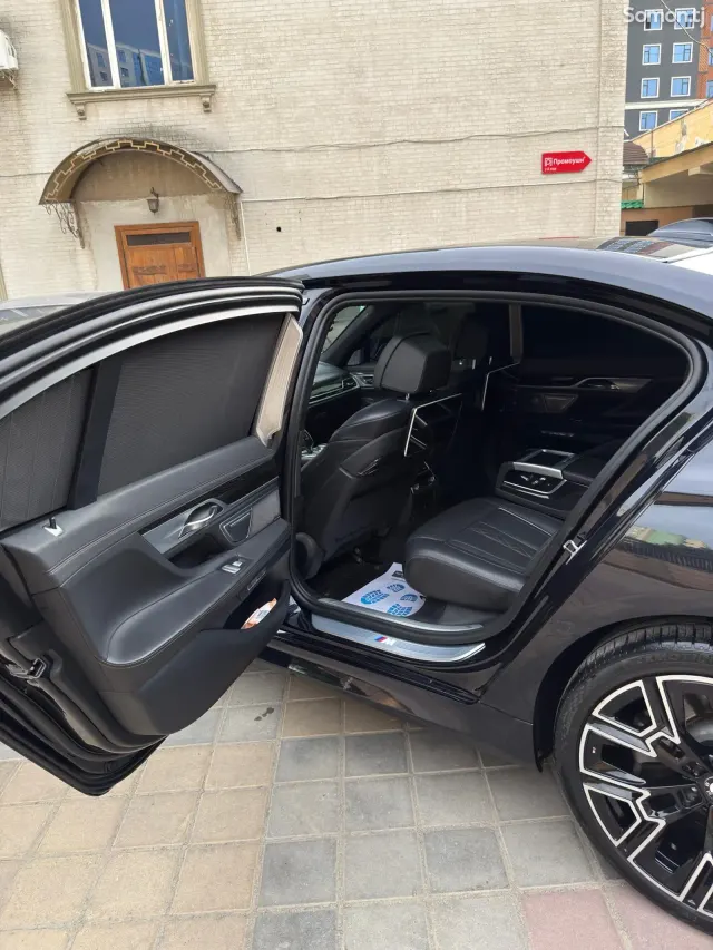 BMW 7 series 2018 · 3.0 AT