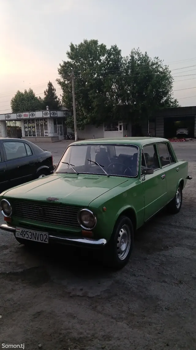 Lada (ВАЗ) 2111 1984 · 1.5 MT