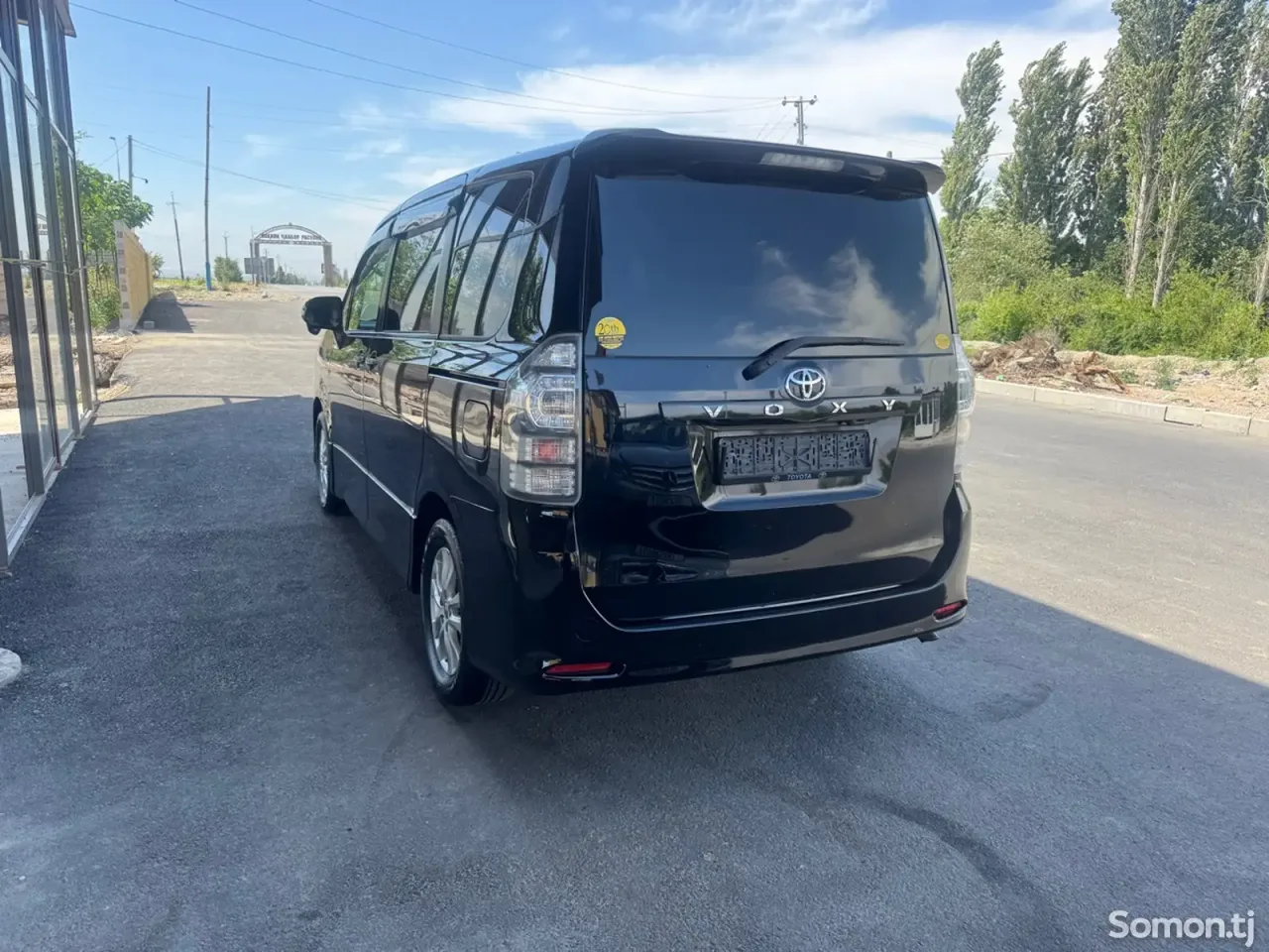 Toyota Voxy 2010 · 2.0 AT
