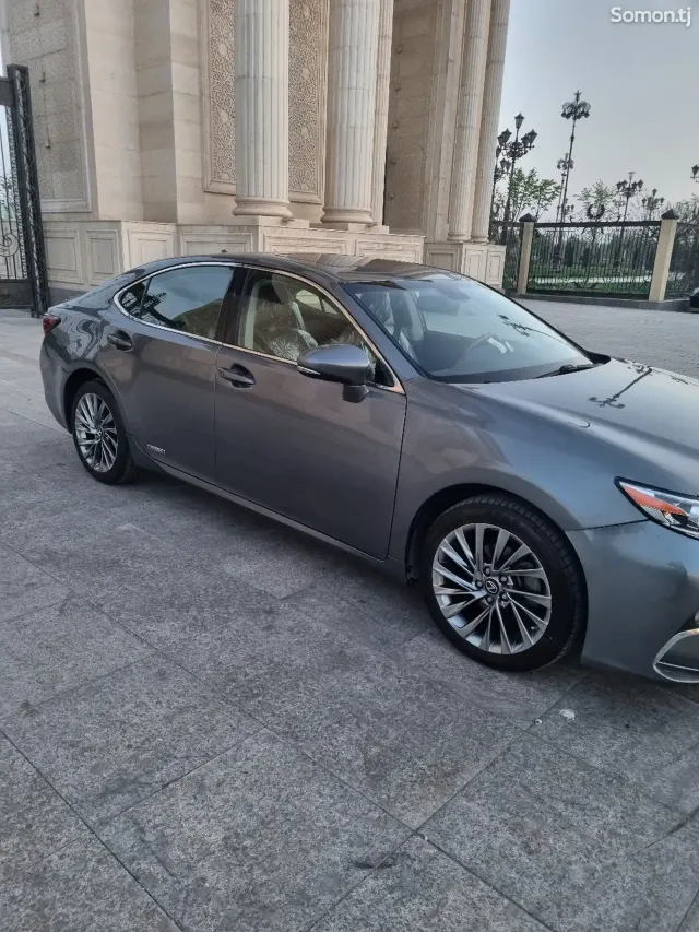 Lexus ES series 2014 · 2.5 AT