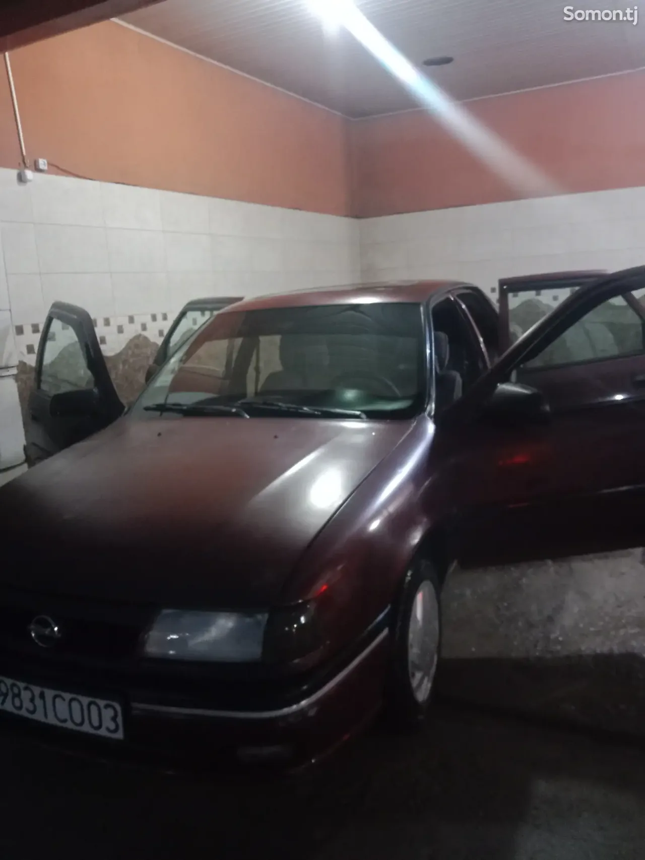 Opel Vectra A 1994 · 1.6 MT