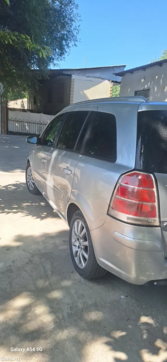Opel Zafira 2007 · 2.2 AT