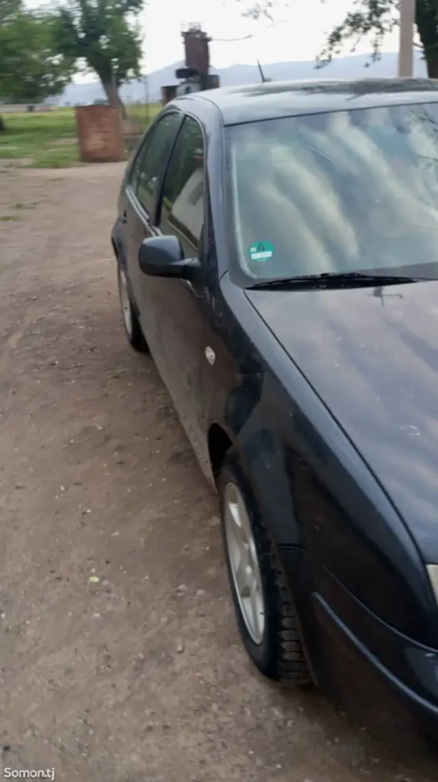 Volkswagen Bora 2000 · 2.0 MT