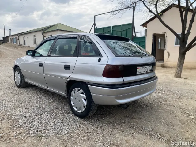 Opel Astra F 1993 · 1.6 MT