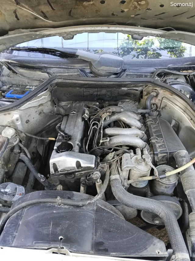 Mercedes-Benz W124 1993 · 1.6 MT