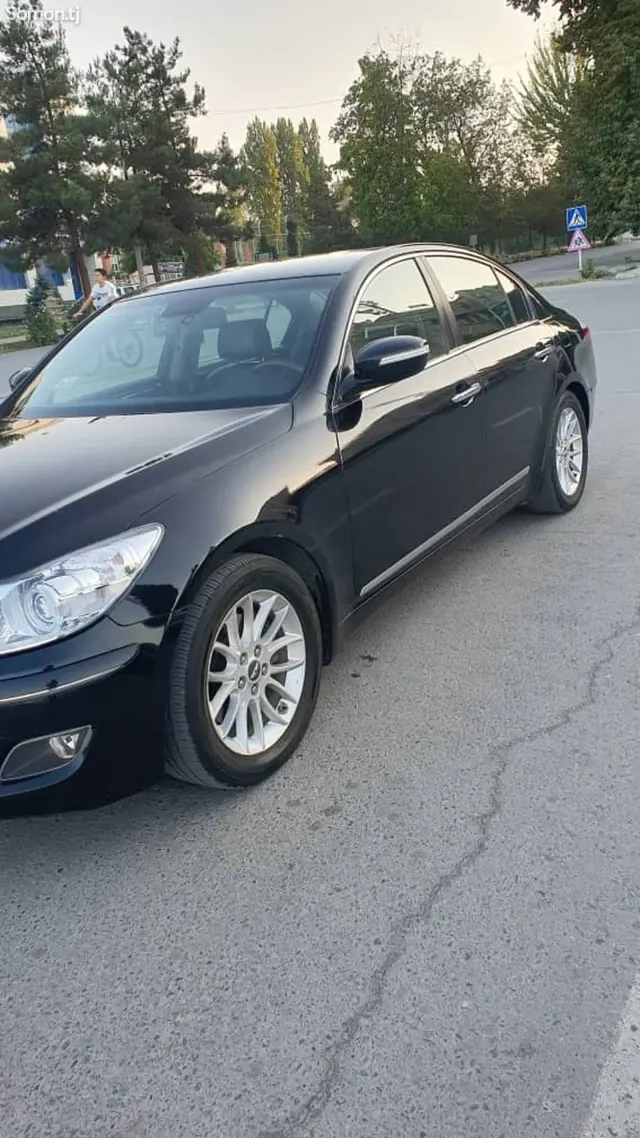 Hyundai Genesis 2008 · 3.8 AT
