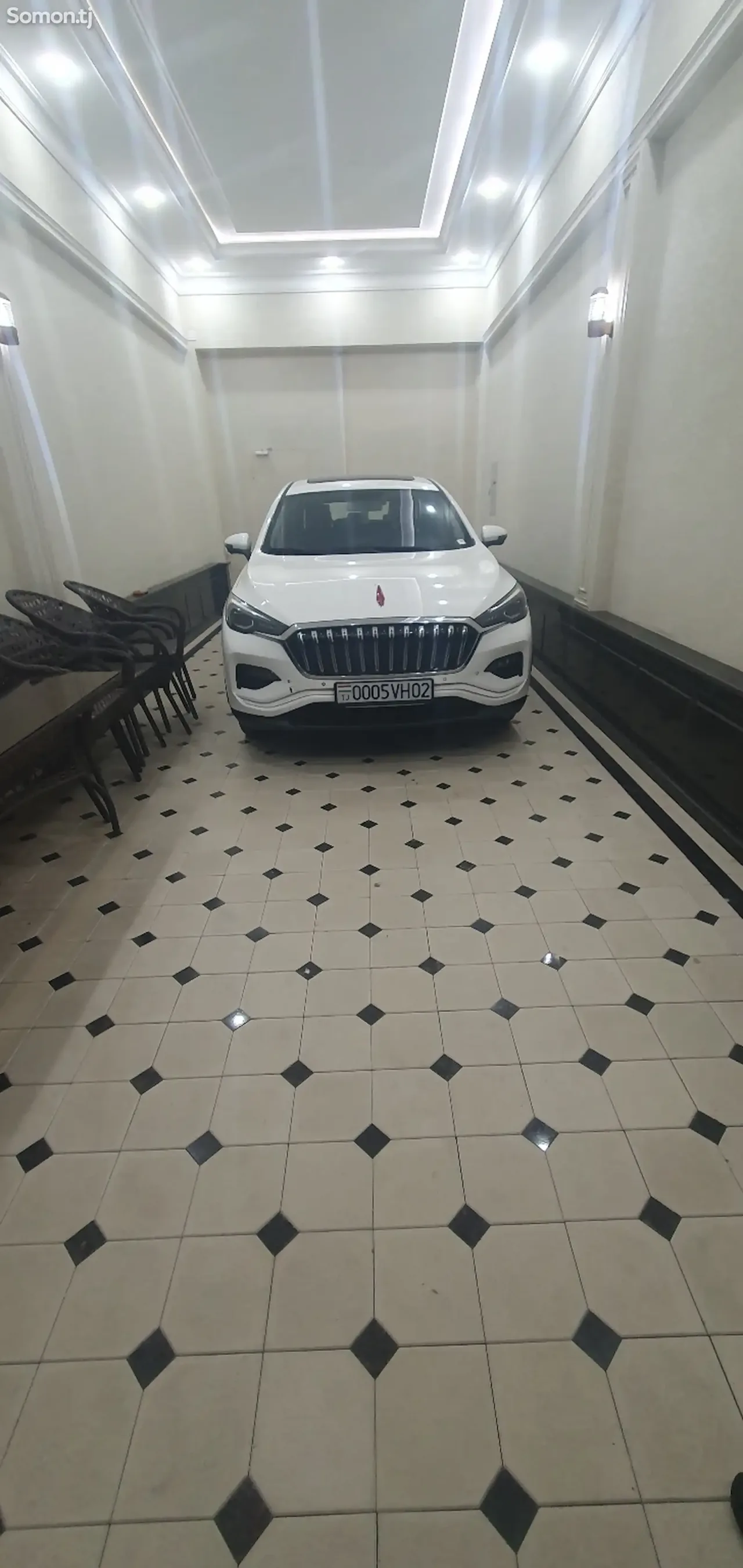 Hongqi E-HS3 2020 · AT