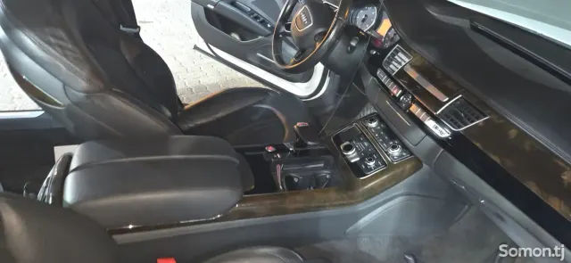 Audi A8 2015 · 3.0 AT
