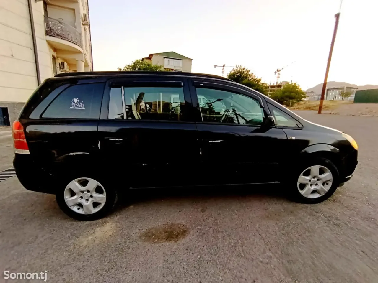 Opel Zafira 2006 · 1.9 MT