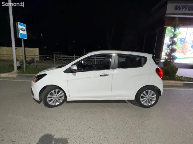 Chevrolet Spark 2016 · 1.1 AT