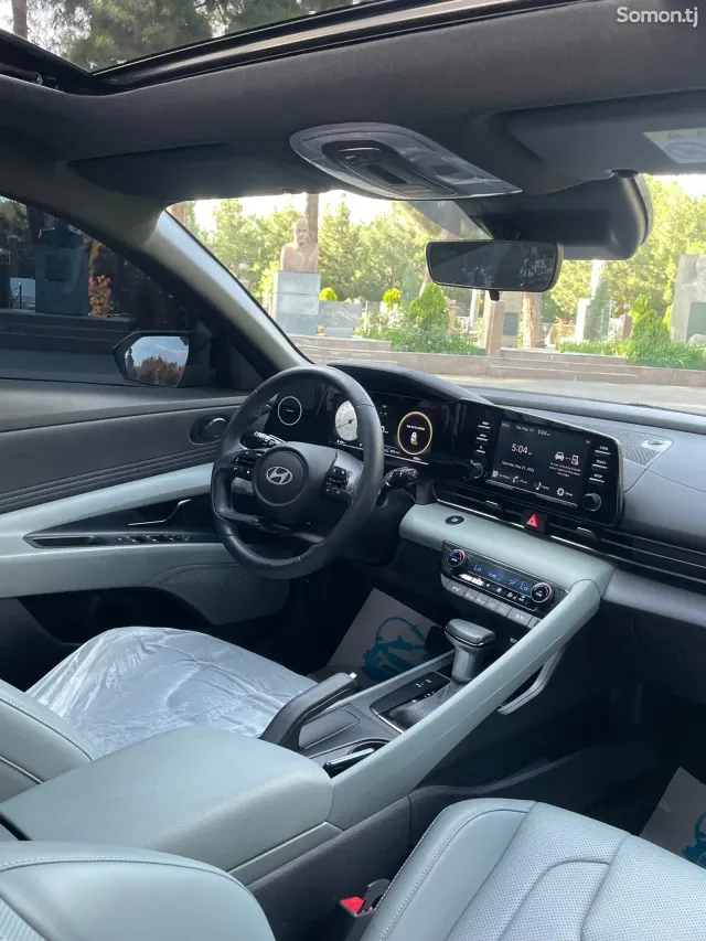Hyundai Elantra 2024 · 2.0 AT
