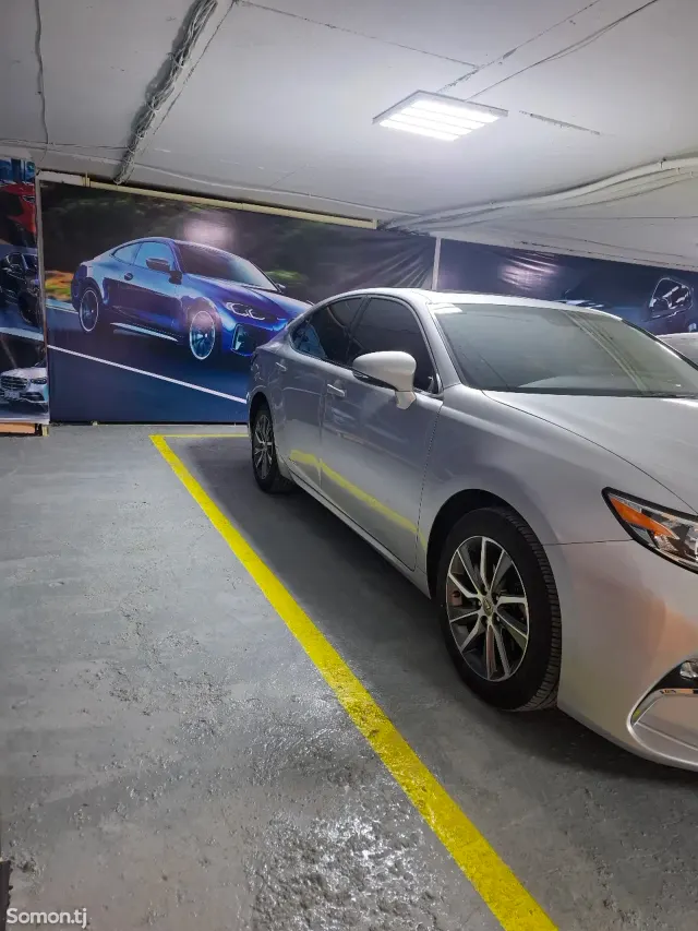 Lexus ES series 2017 · 2.5 AT