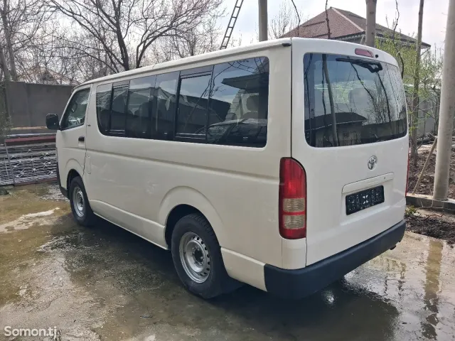Toyota HiAce 2007 · 2.4 MT