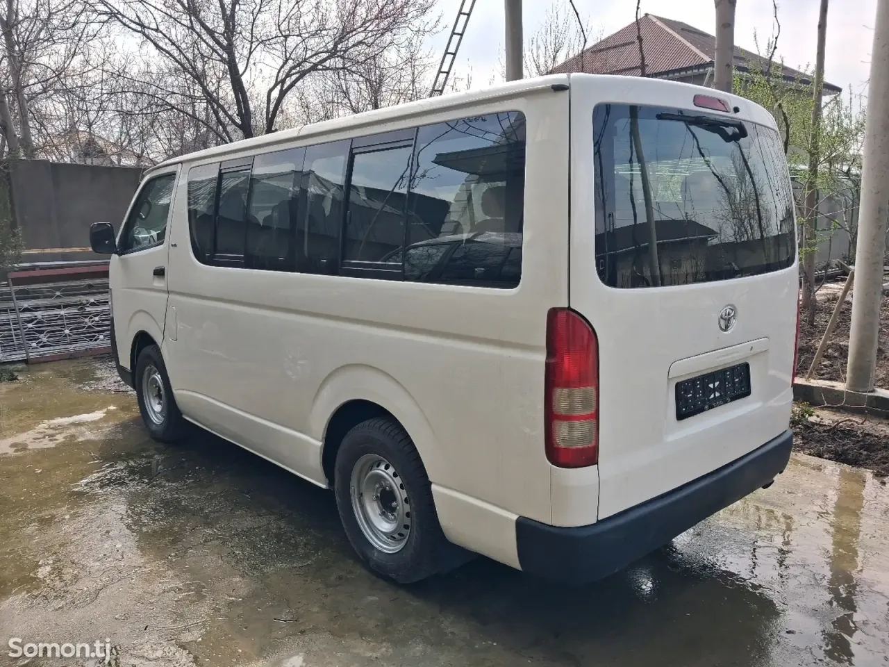 Toyota HiAce 2007 · 2.4 MT
