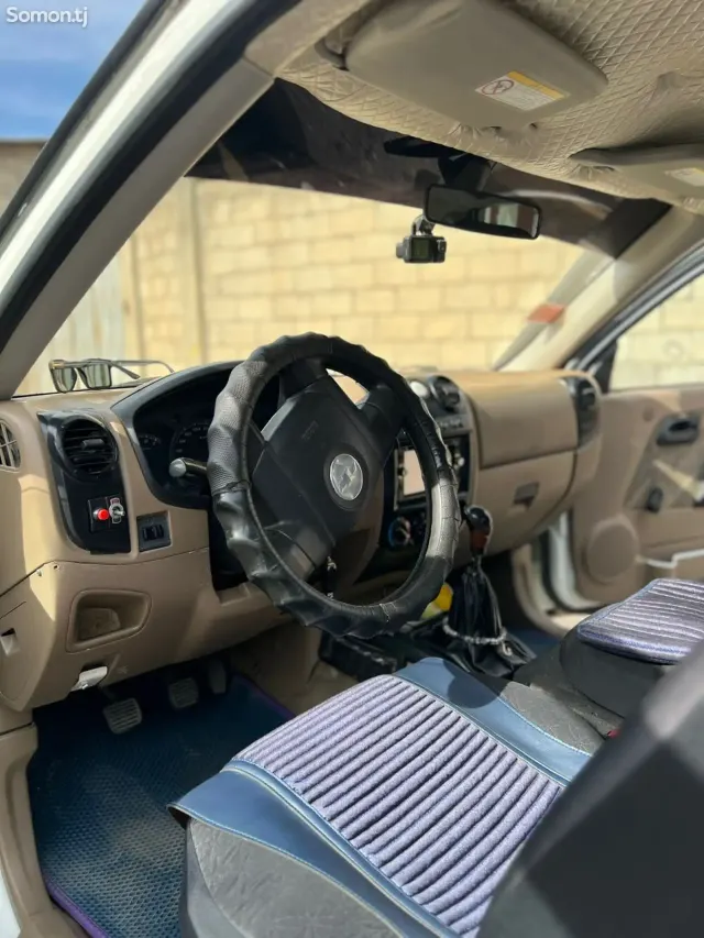 Toyota Hilux 2009 · 2.4 MT
