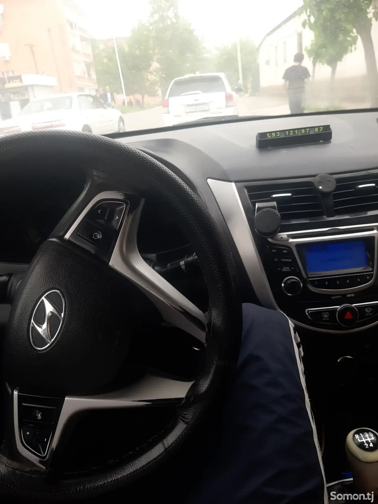 Hyundai Solaris 2011 · 1.6 MT