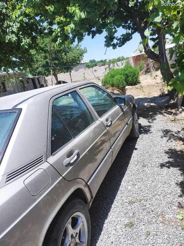 Mercedes-Benz W201 1992 · 1.9 MT