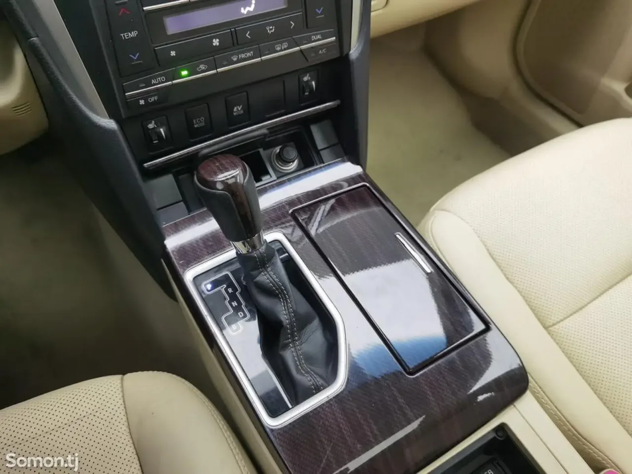Toyota Camry 2016 · 2.5 AT