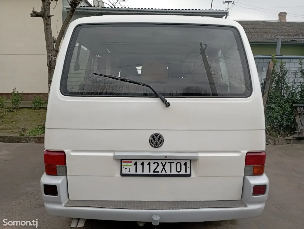 Volkswagen EuroVan 1993 · 2.4 MT