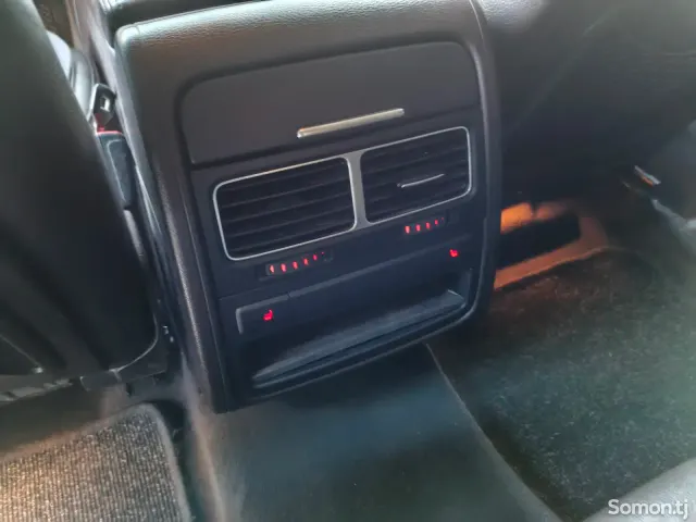 Volkswagen Touareg 2012 · 3.0 AT