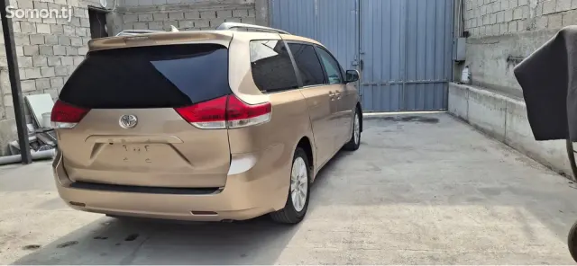 Toyota Sienna 2014 · 3.5 AT