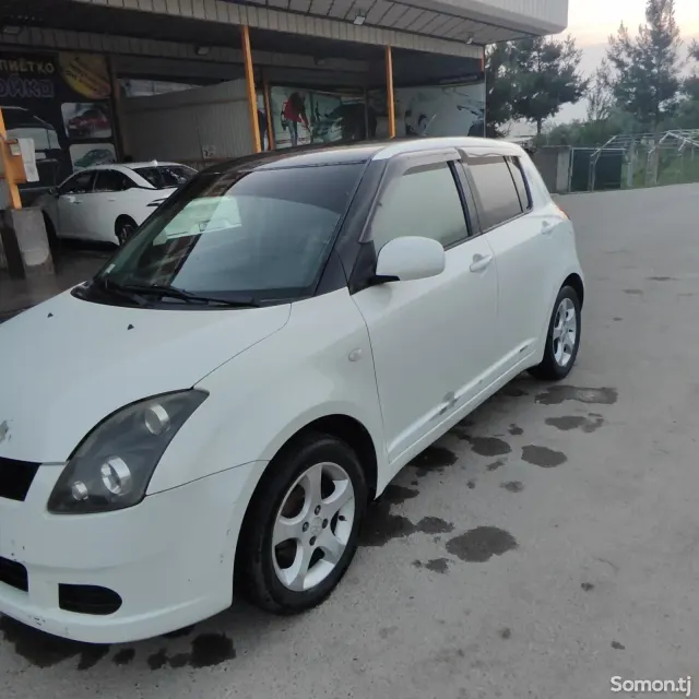 Suzuki Swift 2006 · 1.3 AT