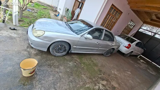 Hyundai Sonata 2003 · 1.6 MT
