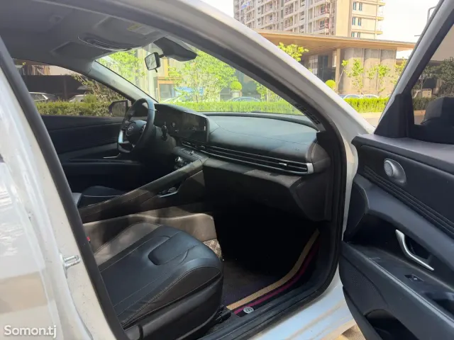 Hyundai Elantra 2024 · 1.5 CVT
