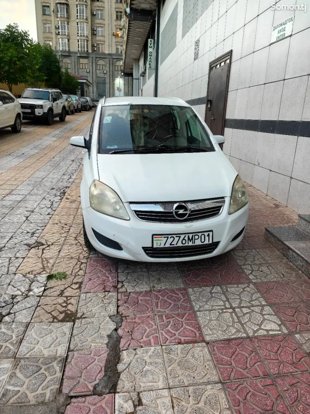 Opel Zafira 2009 · 1.6 MT