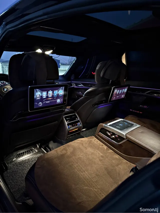 BMW 7 series 2017 · 3.0 AT