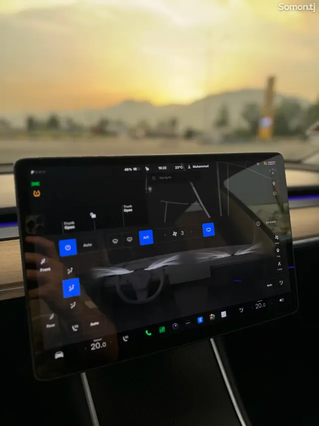 Tesla Model 3 2021 · AT