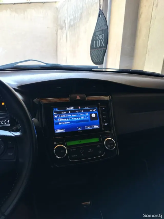 Toyota Fielder 2015 · 1.5 AT