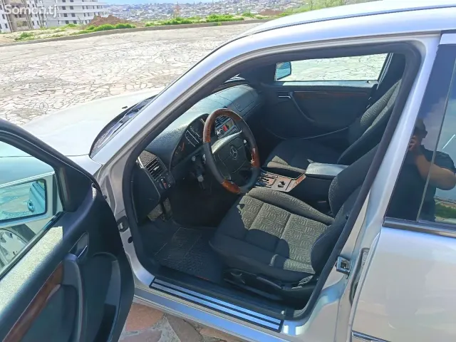 Mercedes-Benz C class 2000 · 2.0 AT