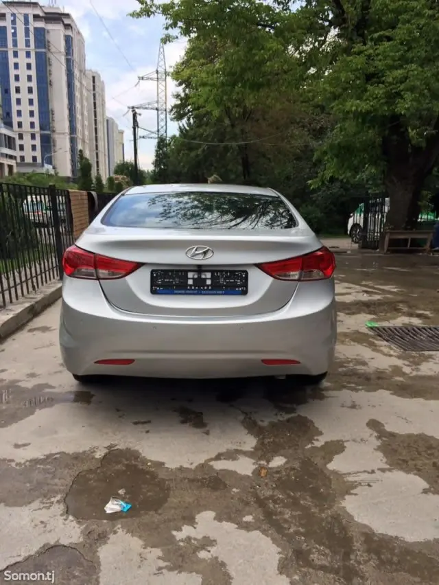Hyundai Avante 2012 · 1.6 AT