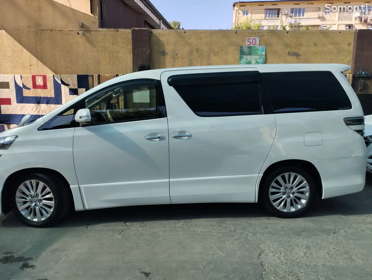 Toyota Vellfire 2014 · 2.4 CVT