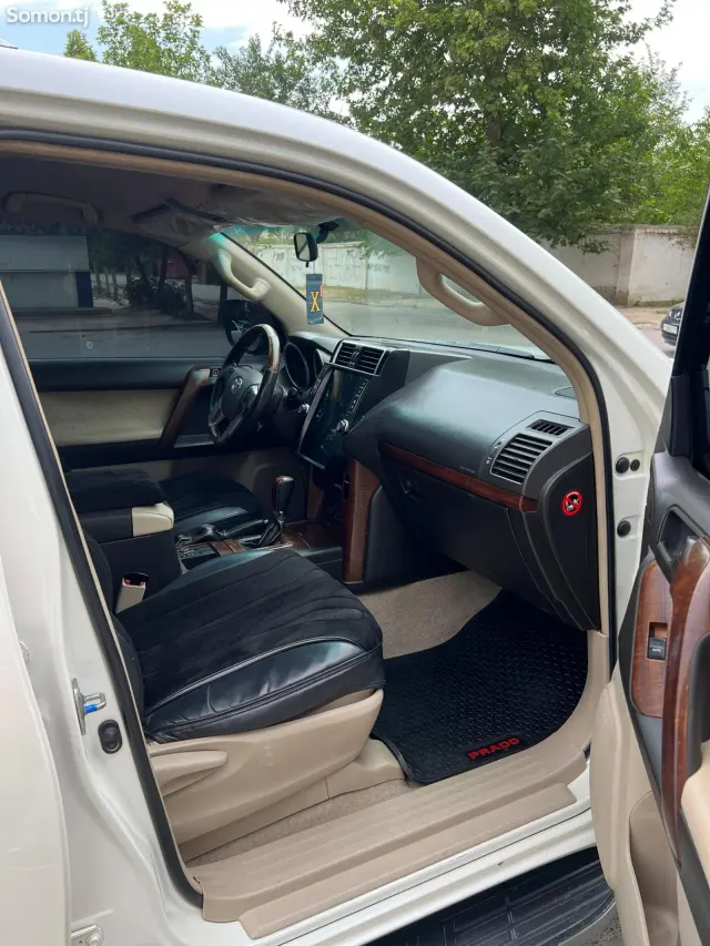 Toyota Land Cruiser Prado 2011 · 4.0 AT