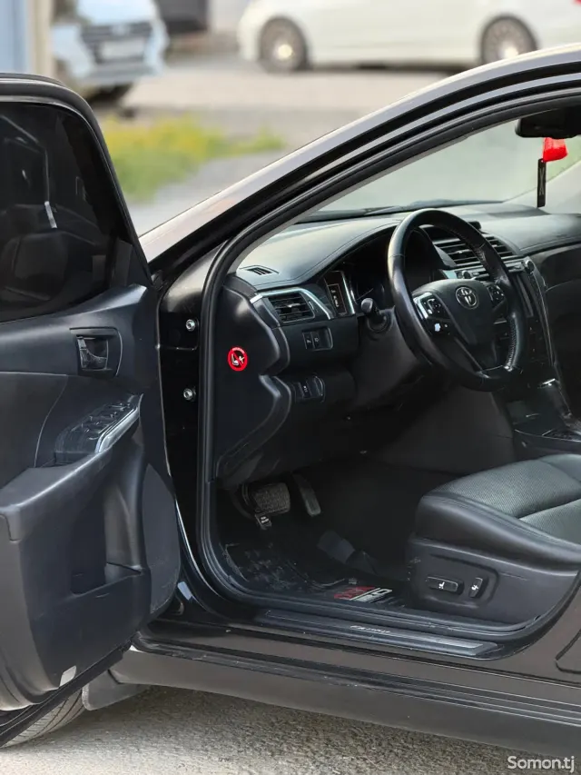Toyota Camry 2017 · 2.5 AT
