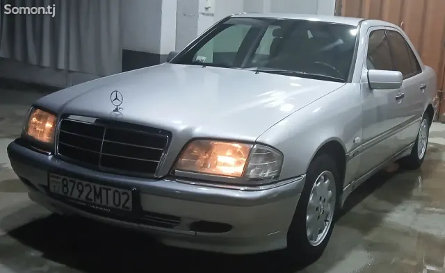Mercedes-Benz C class 2000 · 2.0 MT