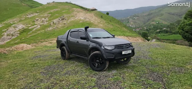 Mitsubishi L200 2012 · 2.4 MT