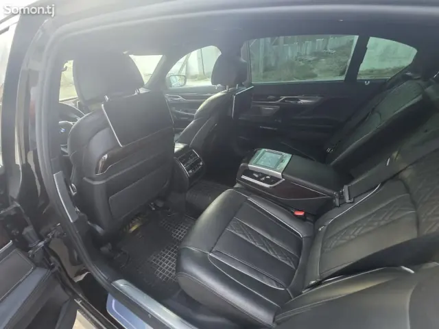 BMW 7 series 2017 · 3.0 AT