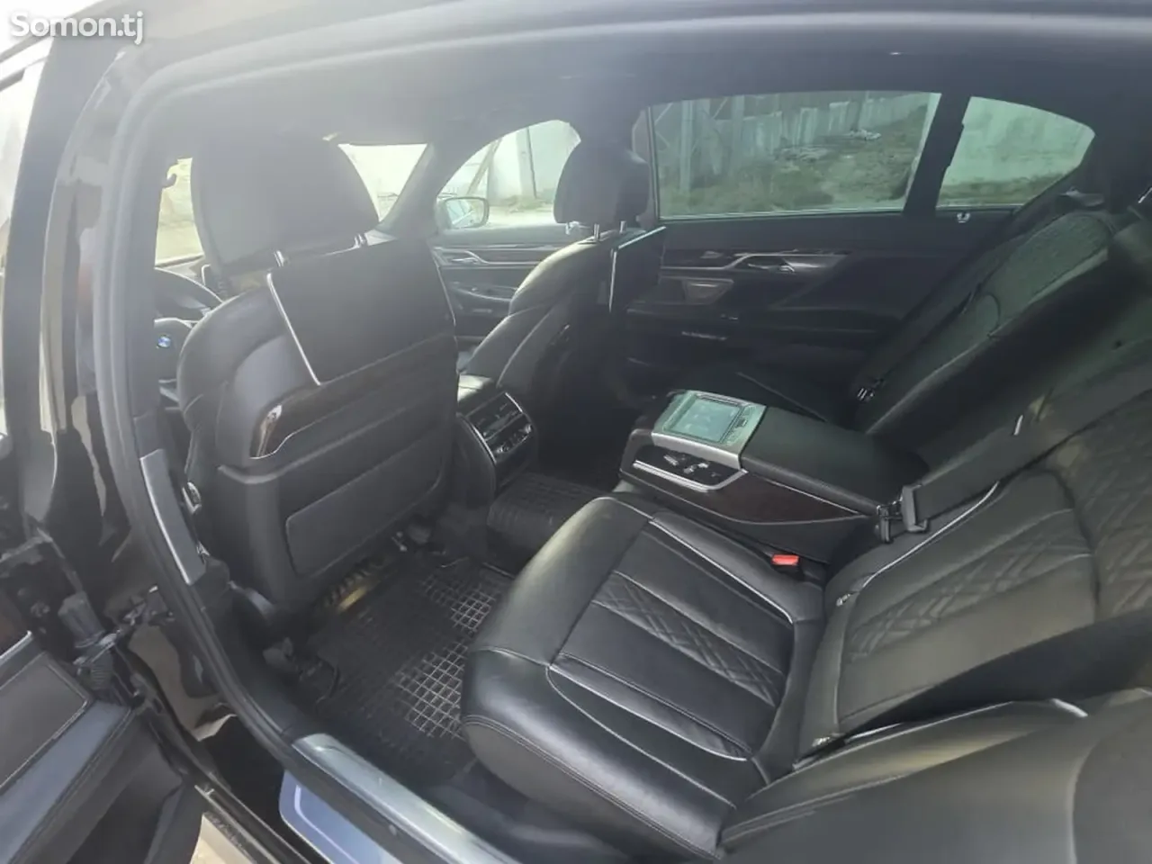 BMW 7 series 2017 · 3.0 AT