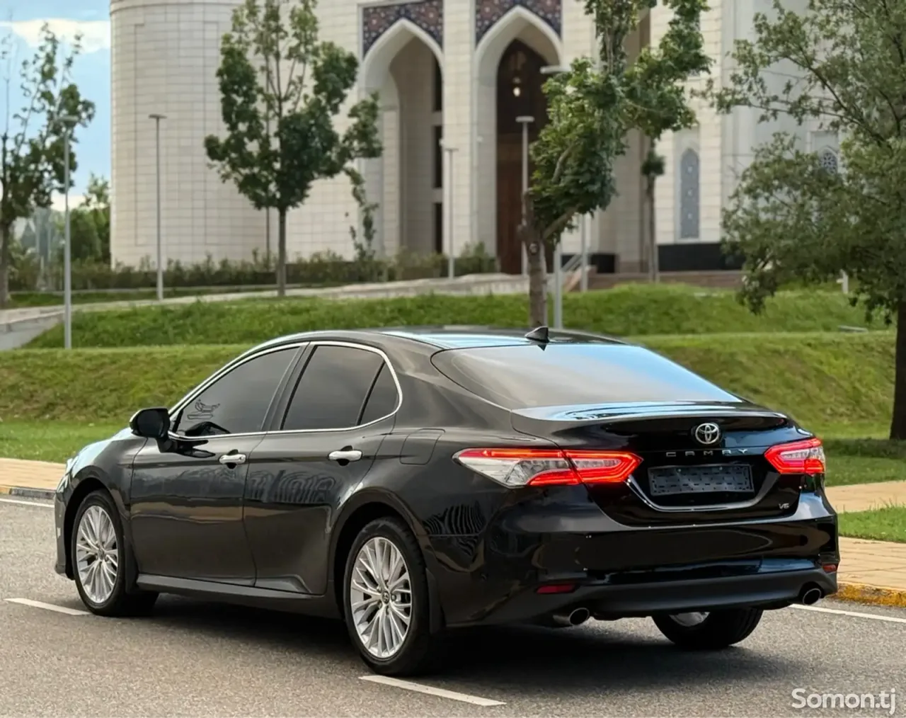 Toyota Camry 2019 · 3.5 AT