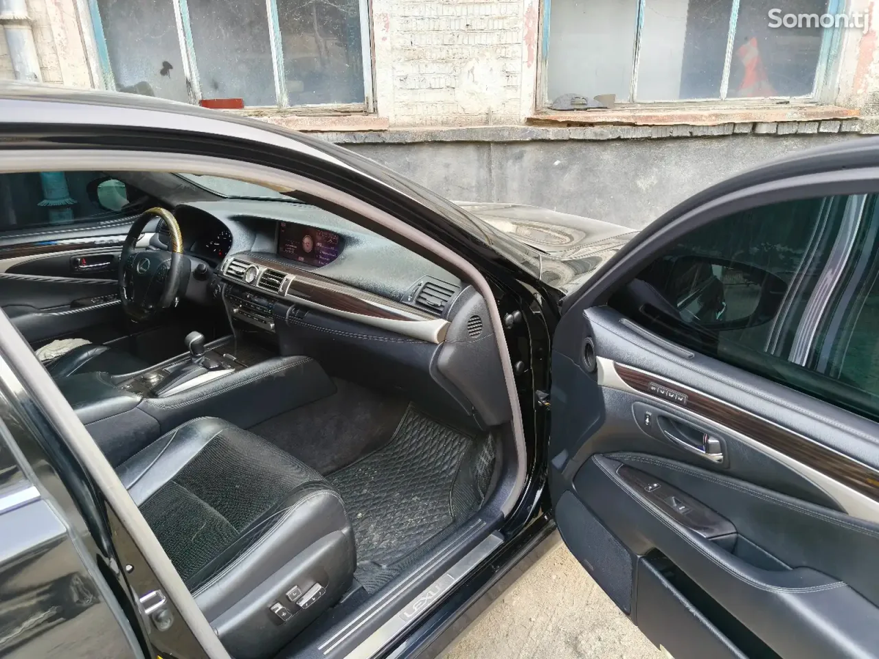 Lexus LS series 2013 · 4.6 AT